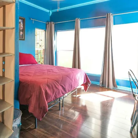 East Downtown Blue Dream Apartment